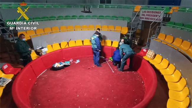 Tentadero para peleas de gallos desmantelado en Alquer&iacute;as