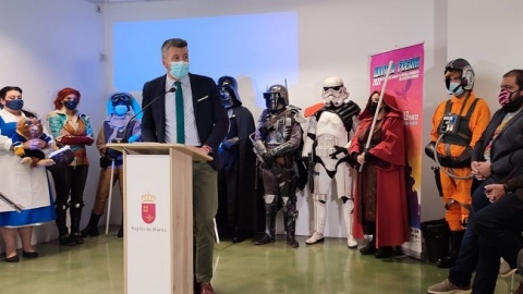 Presentación del evento en la Residencia para Jóvenes