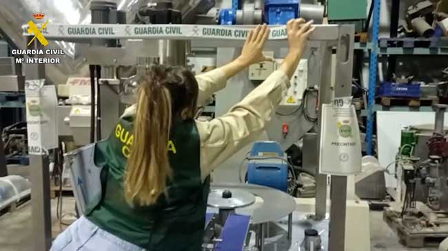 La Guardia Civil precint&oacute; la maquinara dedicada a elaborar los envases