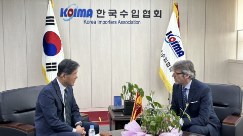 Luis Alberto Mar&iacute;n y el CEO de la Agencia de Negocios de Se&uacute;l (SBA), HyunWoo Kim