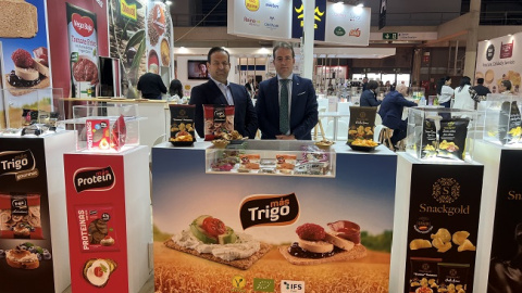Salvador Pina, CEO de MásTrigo, y Rafael Bonet, director de Exportaci&oacute;n, en la feria Alimentaria