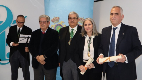 Jos&eacute; Fuertes, C&aacute;ndido Guti&eacute;rrez, a la izquierda,&nbsp;junto a los premiados, Inmaculada Cuesta y &Aacute;ngel Gata