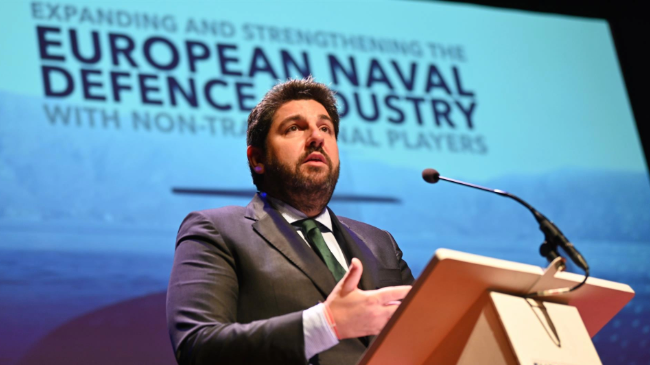 El presidente de la Comunidad, Fernando L&oacute;pez Miras, inaugura en Cartagena el Congreso Industria Naval de Defensa Europea, junto con la alcaldesa Noelia Arroyo.