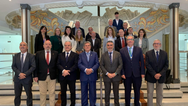 Autoridades asistentes a la sesi&oacute;n de apertura en la Asamblea Regional.