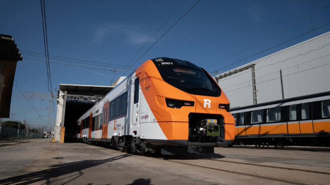 Un nuevo tren de Rodalies en la f&aacute;brica de Alstom - David Zorrakino - EP