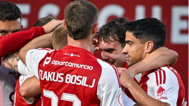 Los jugadores del Real Murcia celebran uno de los goles anotados al Recreativo de Huelva.
