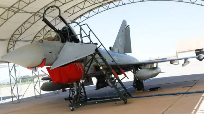 Uno de los aviones Eurofighter Typhoon del Ala 11 desplegados durante el ejercicio (Edu Botella).