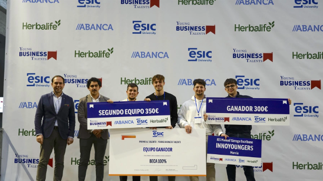 Los murcianos Albertinez Mart&iacute;nez, Erik S&aacute;nchez, Claudiu Stefan y Nabil Badr, estudiantes de 2&ordm; de Bachillerato del IES Manuel T&aacute;rraga Escribano.