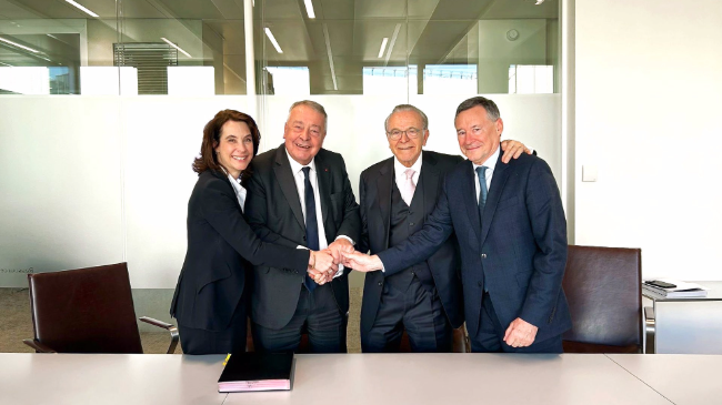 Estelle Brachlianoff, CEO de Veolia, Antoine Frérot, presidente de Veolia, Isidro Fainé, presidente de CriteriaCaixa y Ángel Simón, consejero delegado de CriteriaCaixa. Estelle Brachlianoff, CEO de Veolia, Antoine Frérot, presidente de Veolia, Isidro Fainé, presidente de CriteriaCaixa y Ángel Simón, consejero delegado de CriteriaCaixa.