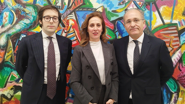 De izq. a dcha.: Alfonso Couce, María Olleros y Pedro Rubio, representantes de Andersen, una de las grandes entidades que colaboran con las jornadas. De izq. a dcha.: Alfonso Couce, María Olleros y Pedro Rubio, representantes de Andersen, una de las grandes entidades que colaboran con las jornadas.