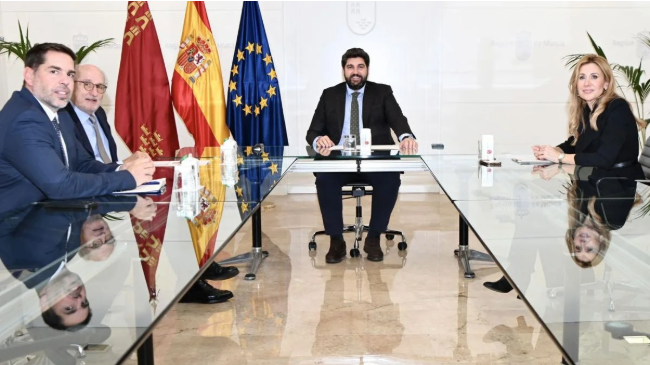 Brufau se reúne con López Miras para abordar los proyectos de energía renovable de Repsol en la Región. Brufau se reúne con López Miras para abordar los proyectos de energía renovable de Repsol en la Región.