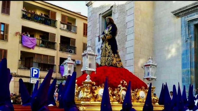 El Cristo del Rescate durante la procesión del Martes Santo. El Cristo del Rescate durante la procesión del Martes Santo.