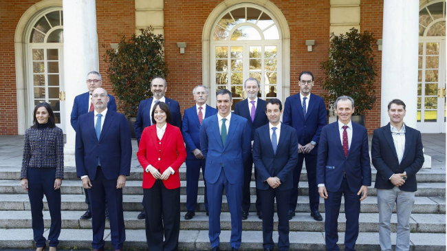 Encuentro del presidente del Gobierno, Pedro S&aacute;nchez, y de la ministra de Ciencia, Innovaci&oacute;n y Universidades, Diana Morant, con representantes de distintas empresas vinculadas con los sectores de la defensa, la segurdad, las telecomunicacio
