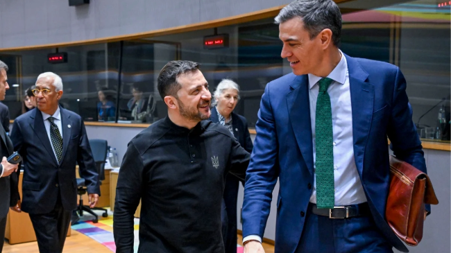 Zelenski y Sánchez en la cumbre de de este jueves en Bruselas (EFE). Zelenski y Sánchez en la cumbre de de este jueves en Bruselas (EFE).