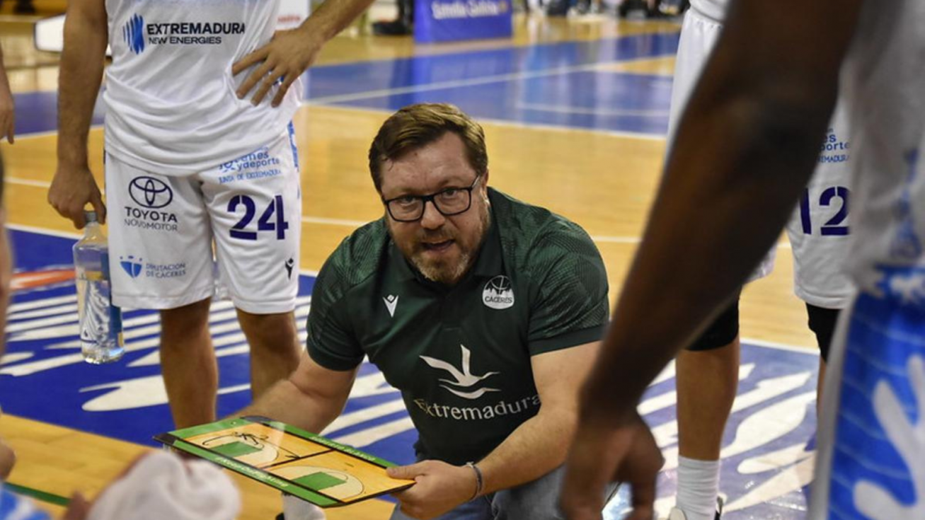 Roberto Blanco, nuevo entrenador del Grupo Caesa Cartagena. Roberto Blanco, nuevo entrenador del Grupo Caesa Cartagena.