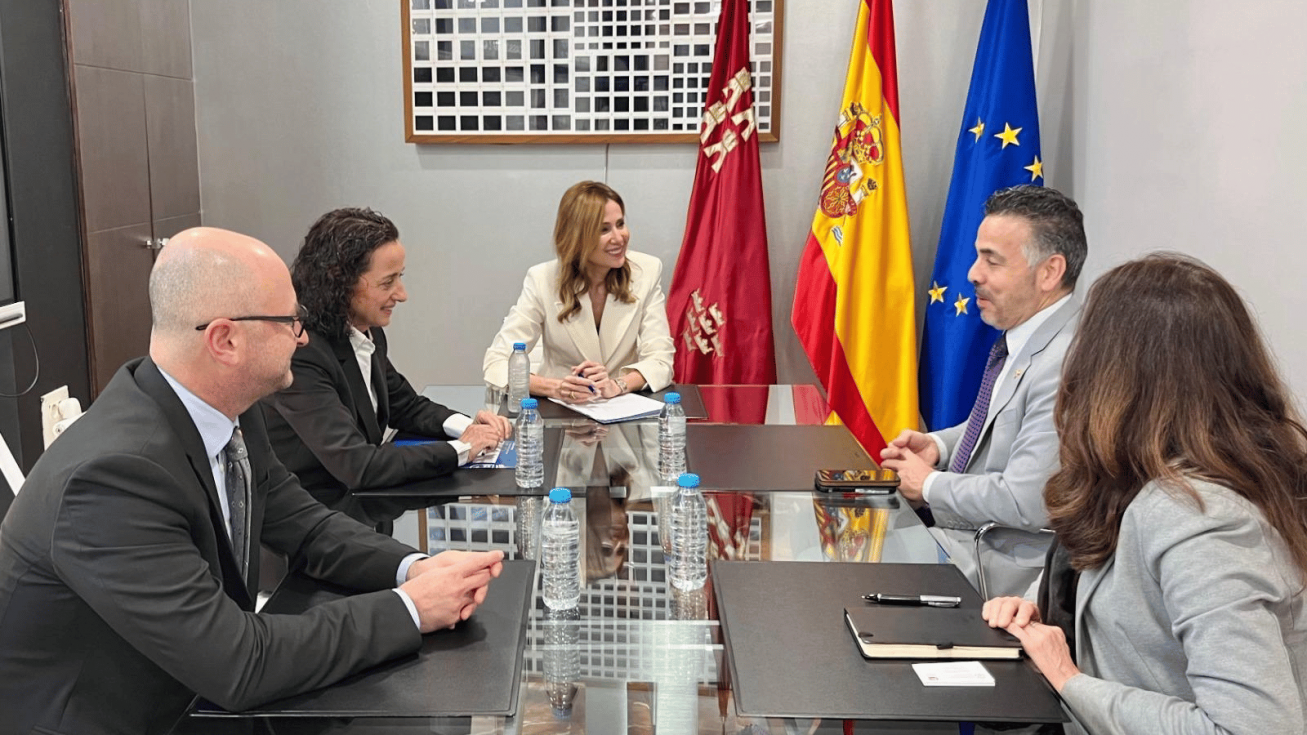 La consejera de Empresa, Empleo y Econom&iacute;a Social, Marisa L&oacute;pez Arag&oacute;n, reunida con John Coronado, consejero para Asuntos Comerciales de la Embajada de los Estados Unidos en Espa&ntilde;a - CARM