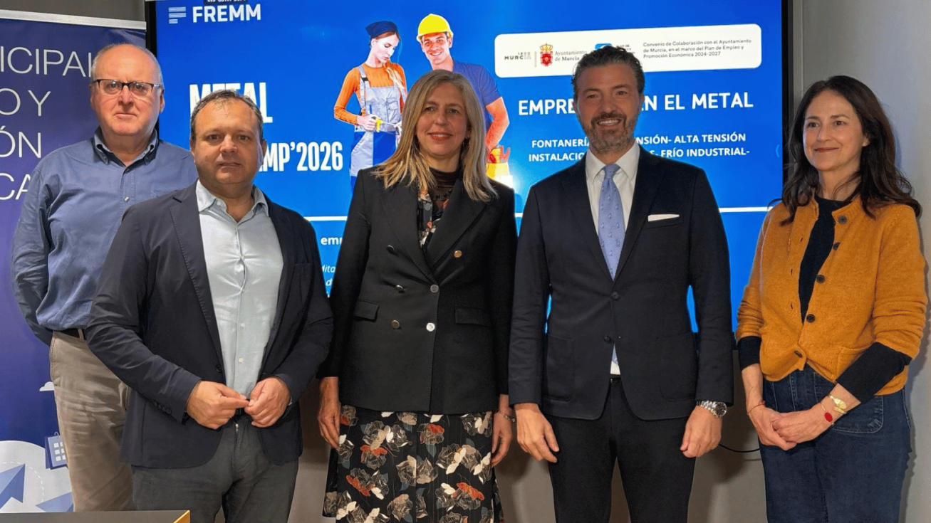 Representantes del Ayuntamiento de Murcia y FREMM durante la presentaci&oacute;n de Metal Bootcamp