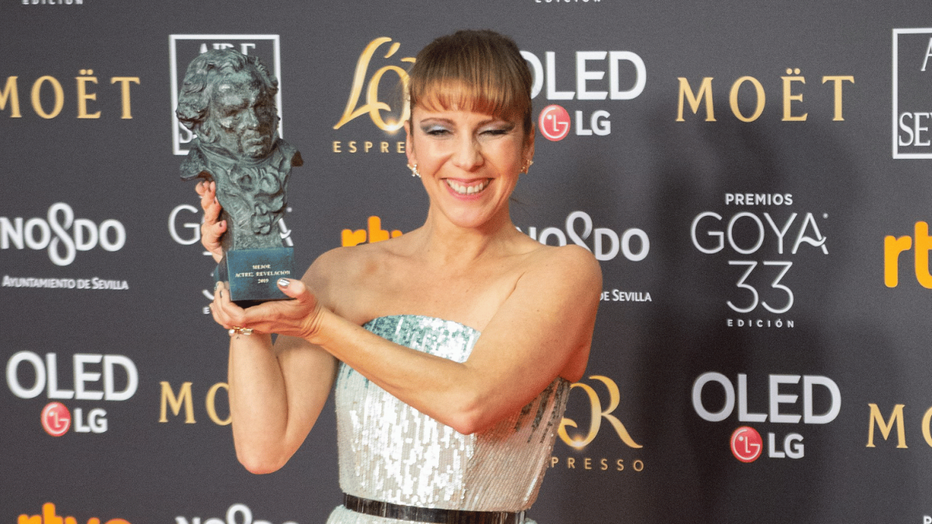 Llorach sosteniendo la estatuilla de su premio Goya en 2019 - Pedro J Pacheco