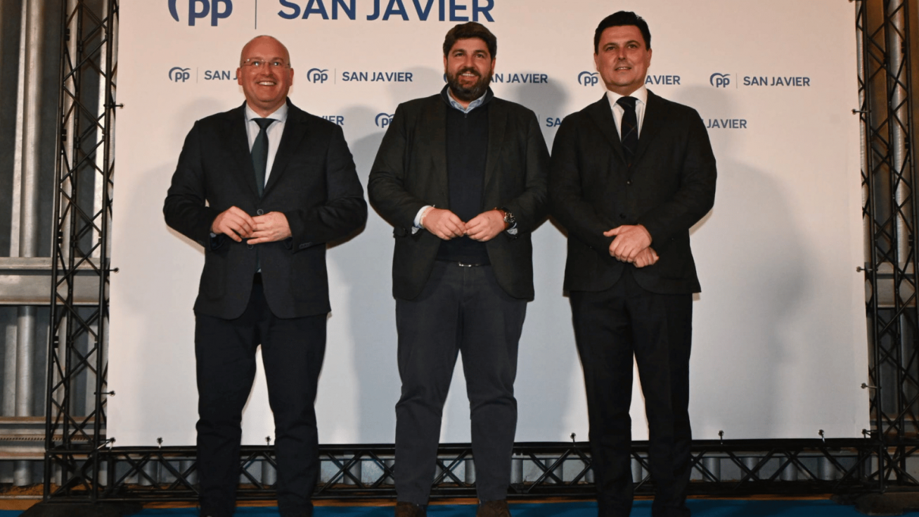 Miguel Tellado, Fernando López Miras y José Miguel Luengo, durante el acto de entrega de los galardones “Mejores del Año” organizado por el PP de San Javier Miguel Tellado, Fernando López Miras y José Miguel Luengo, durante el acto de entrega de los galardones “Mejores del Año” organizado por el PP de San Javier