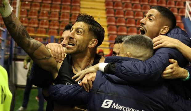 Zarfino, del CD Extremadura tras marcar el gol de la victoria en el 93 vs Águilas Zarfino, del CD Extremadura tras marcar el gol de la victoria en el 93 vs Águilas
