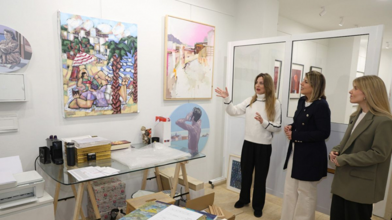 La alcaldesa de Cartagena, Noelia Arroyo, visita la Galer&iacute;a Bisel, proyecto respaldado por la ADLE.