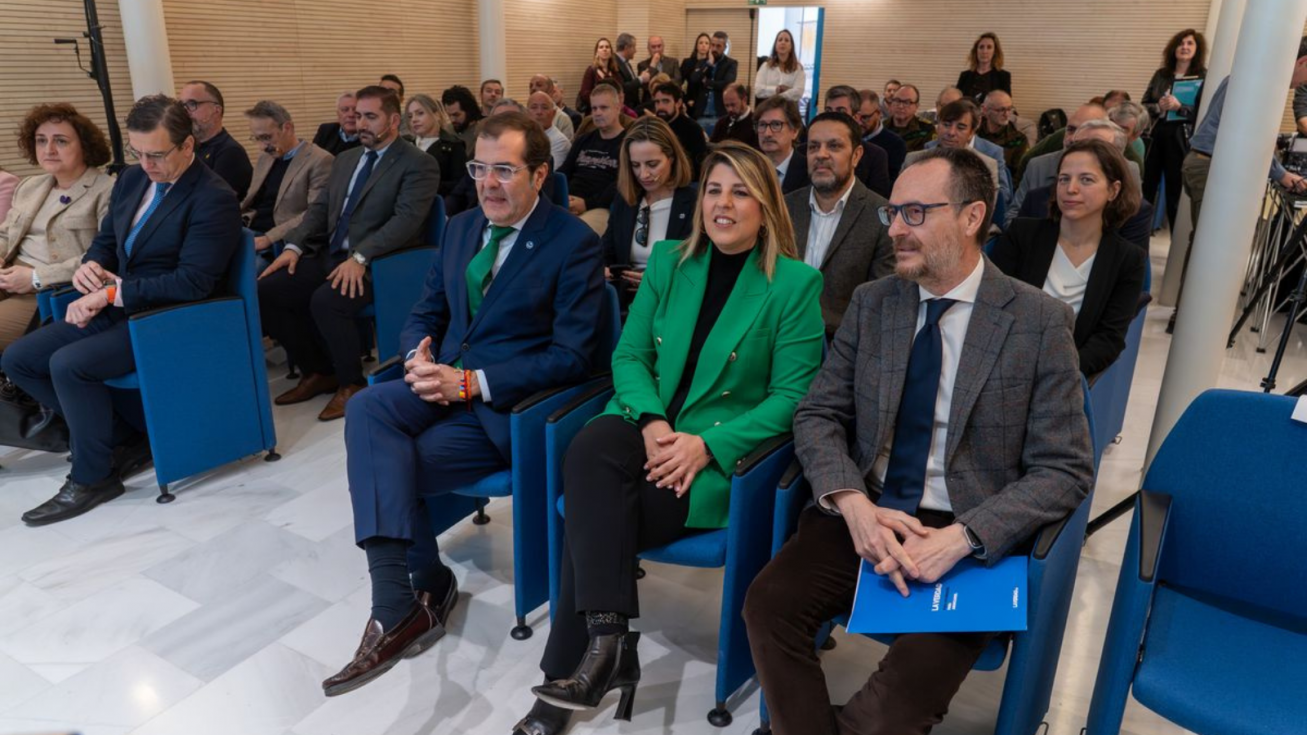 Pedro Pablo Hernández, presidente de la Autoridad Portuaria, junto a la alcaldesa de Cartagena, Noelia Arroyo. Pedro Pablo Hernández, presidente de la Autoridad Portuaria, junto a la alcaldesa de Cartagena, Noelia Arroyo.