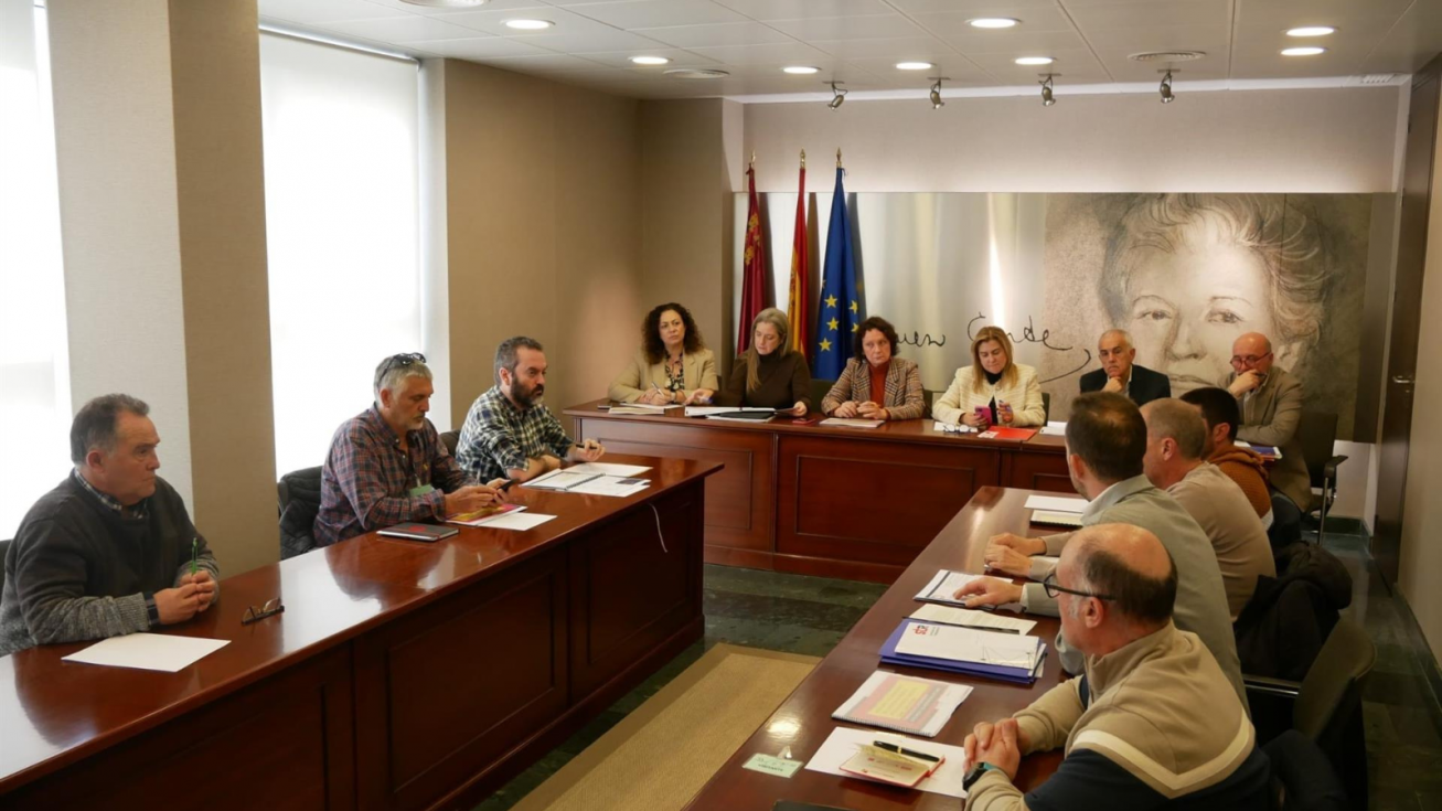 Reunión de los Grupos Parlamentarios de la Asamblea Regional con trabajadores de Sabic. Reunión de los Grupos Parlamentarios de la Asamblea Regional con trabajadores de Sabic.