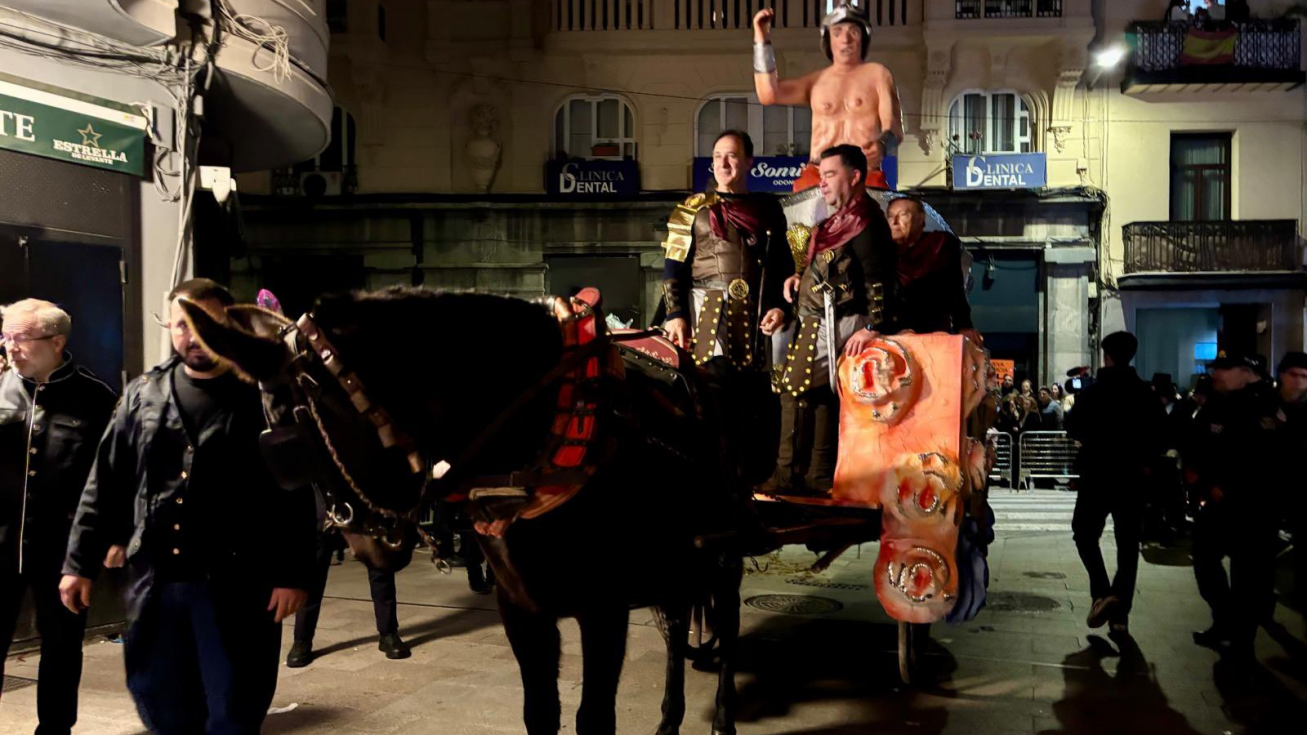 Carroza participante en cortejo.