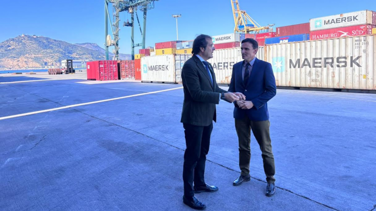 El consejero de Fomento e Infraestructuras, Jorge Garc&iacute;a Montoro, se re&uacute;ne con el presidente de la Autoridad Portuaria de Cartagena, Pedro Pablo Hern&aacute;ndez.