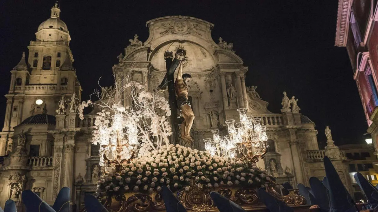 El Cristo del Amparo a su paso por Belluga.