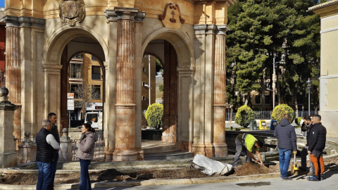 Trabajos de ajardinamiento del Templete - AYUNTAMIENTO DE CARAVACA DE LA CRUZ