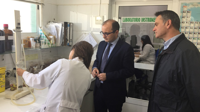 El director del Info, Joaqu&iacute;n G&oacute;mez, en uno de los laboratorios de ensayos ubicados en el Ceeim