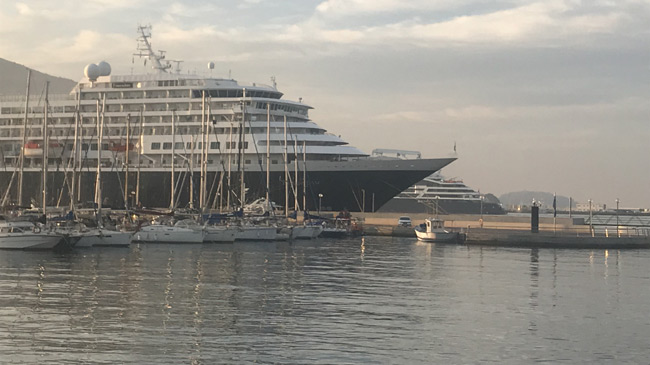 El crucero Le Bougainville