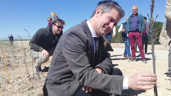 El consejero Del Amora en la finca 'El Algibe'
