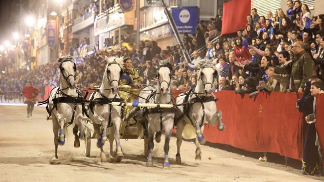 Desfile b&iacute;blio-pasional en Lorca