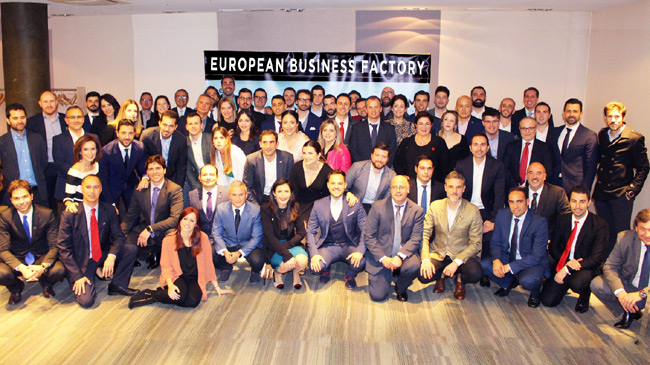 Foto de familia de antiguos alumnos de la EBF