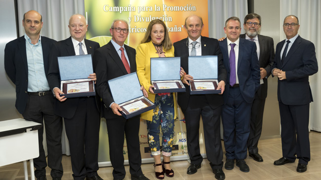 Foto de familia de los premiados