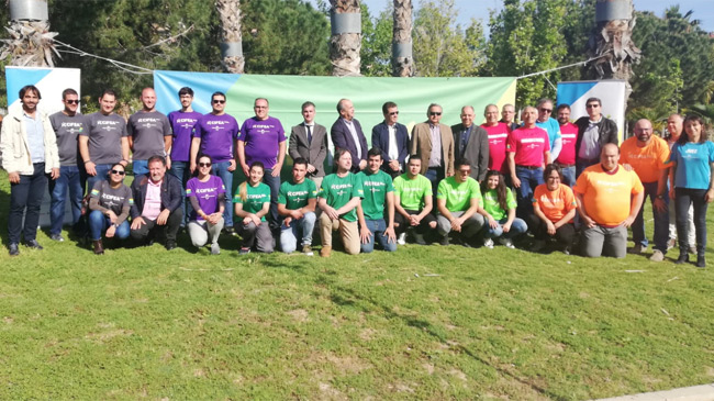 Los estudiantes del Cifea junto a profesores y el consejero de Agricultura