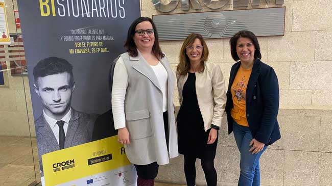 Alicia Méndez, Ángeles Muñoz y Mariló Hernández, de la oficina de información sobre FP Dual de Croem Alicia Méndez, Ángeles Muñoz y Mariló Hernández, de la oficina de información sobre FP Dual de Croem