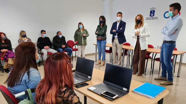 La directora del SEF, Marisa L&oacute;pez, y el alcalde de Caravaca, Jos&eacute; Francisco Garc&iacute;a, dieron la bienvenida a los alumnos