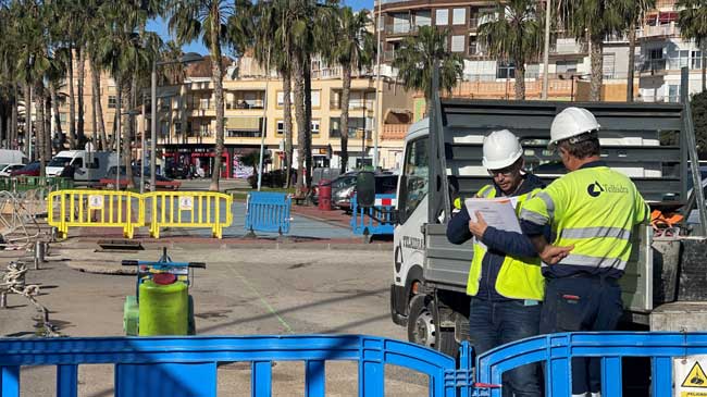 Los operarios ya est&aacute;n en el puerto de &Aacute;guilas