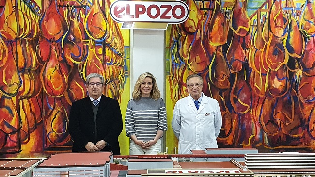 La actriz Mar&iacute;a Ad&aacute;nez en su visita a las instalaciones de ElPozo en Alhama