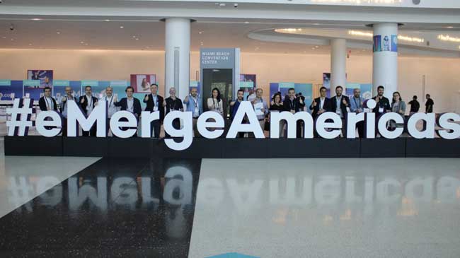Foto de familia de la misi&oacute;n murciana en Miami