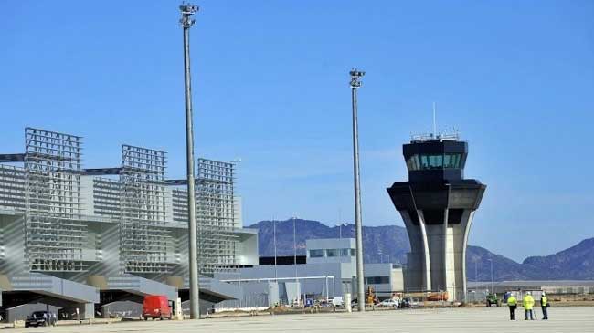 Terminal y torre de control del Aeropuerto de Corvera