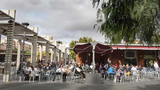 Terraza de uno de los dos quioscos de Los Juncos