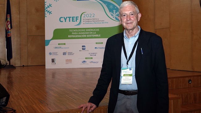 El investigador de la Universitat Rovira i Virgili, Alberto Coronas, tras la primera ponencia plenaria del congreso
