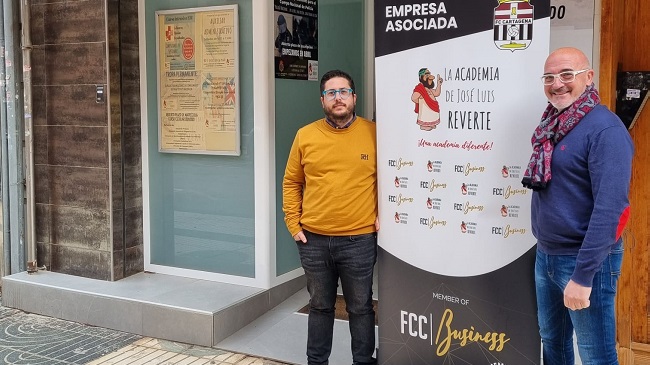 El gerente de La Academia, Jos&eacute; Luis Reverte, y el director general de Talasur, Salvador Bernal