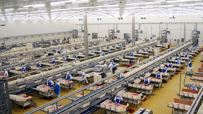 Empleados en las instalaciones de El Pozo  Alimentaci&oacute;n