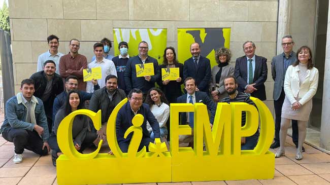 Foto de familia de los galardonados