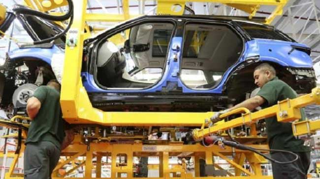Solo la fabricaci&oacute;n de veh&iacute;culos para la exportaci&oacute;n subi&oacute; este mes